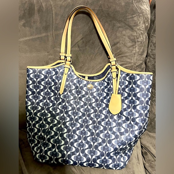 Coach Handbags - EUC Coach Peyton Dream Blue C And Navy Tote